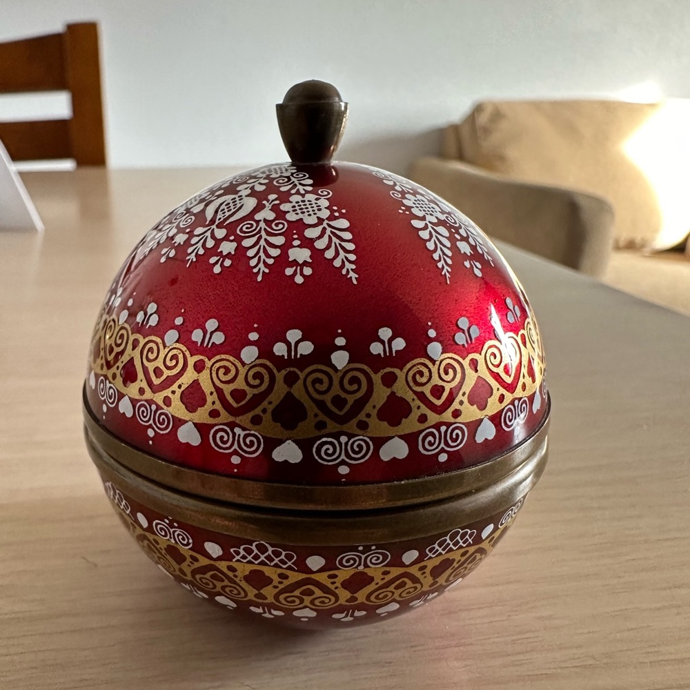Vintage Trinket Box Beautiful red white and gold floral accents